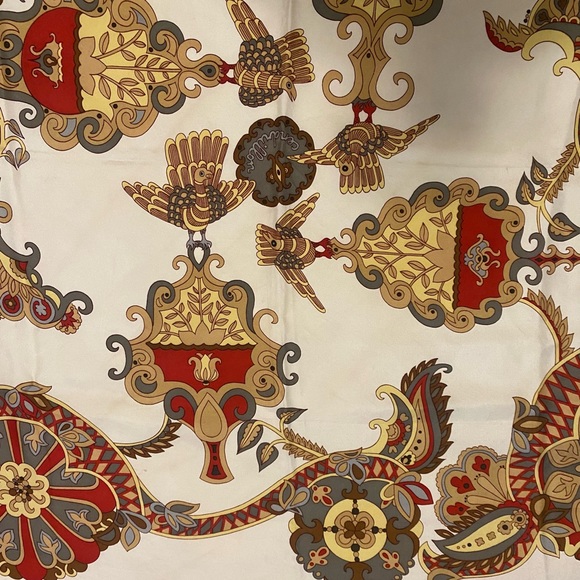 Hermès silk scarf, cream with red border. 36 x 36. - Picture 13 of 16